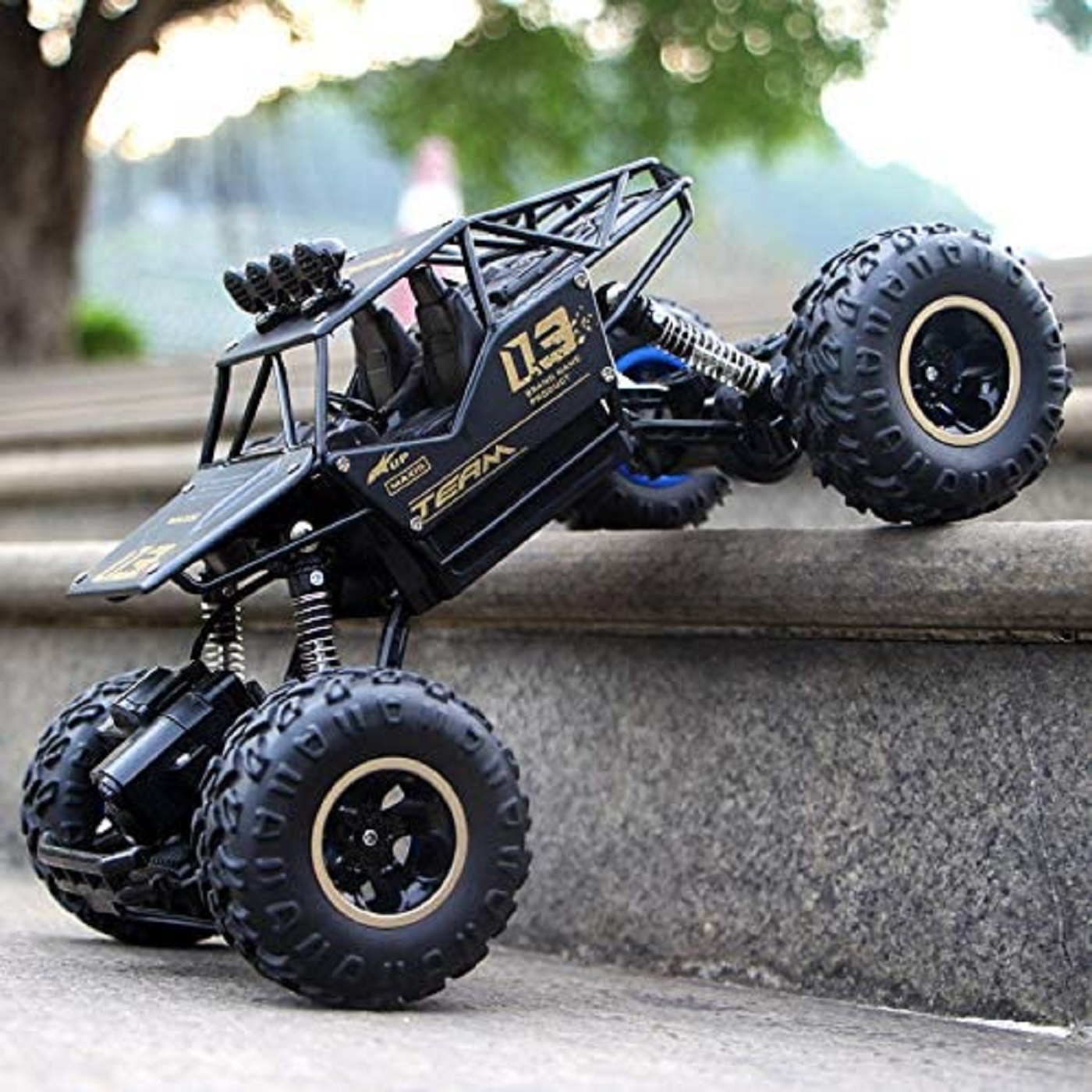 Braintastic 1:16 Remote Control Car for Kids with Mist Smoke Spray Function, Off Roader Rechargeable Monster Truck,High Speed Climbing Toy Vehicle Car for Boys & Girls-Multicolor